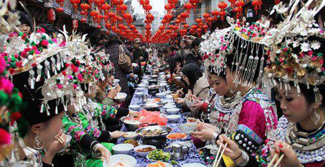 Fenghuang Ancient Town Celebrates Lantern Festival and Valentine's Day