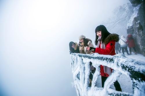 Spring Snow Detonated Zhangjiajie Tianmen Mountain Tour