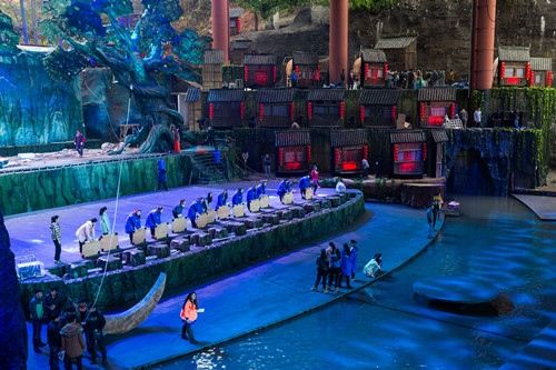 Xiangxi Folk Sitcom “Misty Rain Phoenix” will be staged in Fenghuang