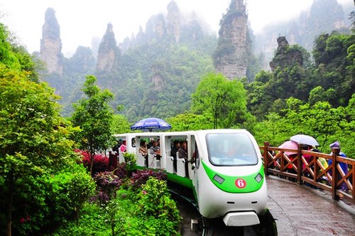 Picturesque Ten-mile Gallery Witness a Cloud of Guests