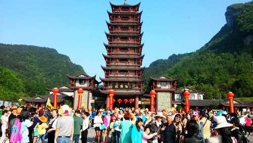 ZJJ Small Vacation:Nearly Ten Thousands of Tourists Enjoy Fresh Oxygen Travel