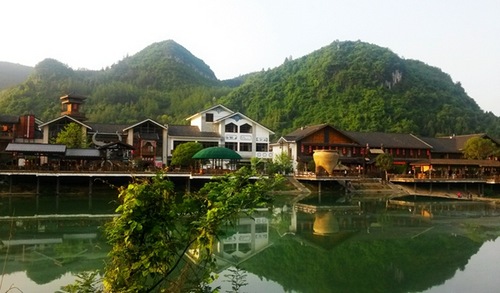Girls’ Day of the Miao Nationality Celebrated in Suining County