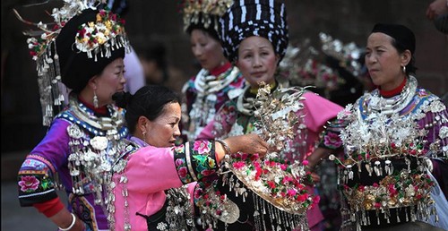 Folk Festival Celebrated in Fenghuang Ancient City