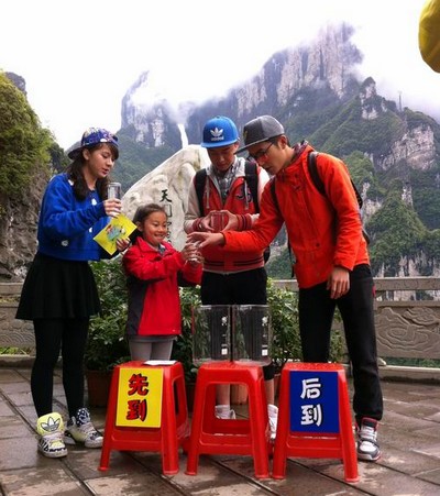 Hunan TV Golden Eagle Cartoon Family Shows in Tianmen Mountain