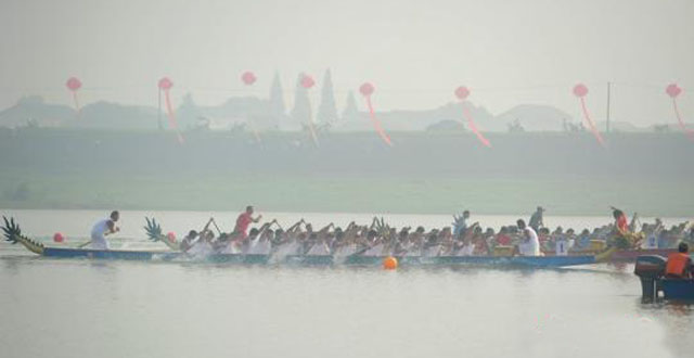 Hunan's First Mass Dragon Boat Race Finals in Yueyang