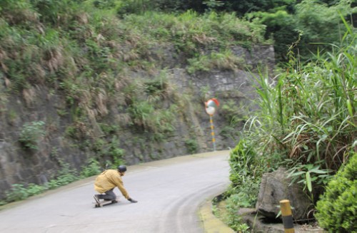 Norway Three Skateboarders Challenge Tianmen mountain
