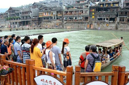 Fenghuang Ancient City Reopens to Tourists after Flood