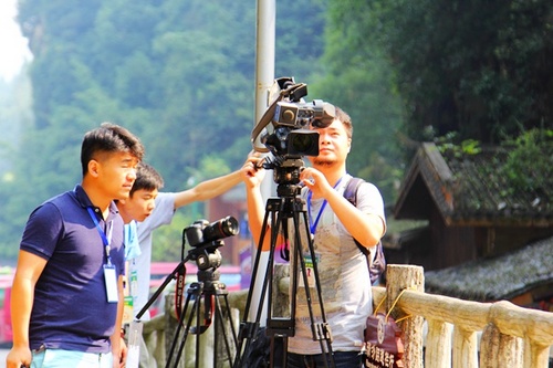 More than 200 Television Persons came to ZJJ Wulingyuan