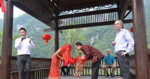 American Boy got married with Changde girl in Zhangjiajie