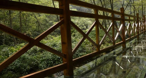 ZJJ Wulingyuan Presented the First Glass Dangling Road