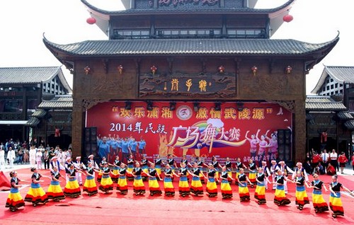 Spectacular National Square Dance Performance Fires Up in ZJJ Wulingyuan