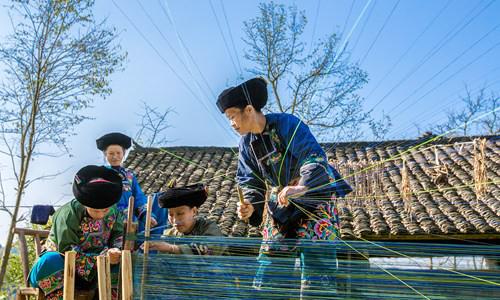 Hand-made Miao Minority Costumes Regains Popularity