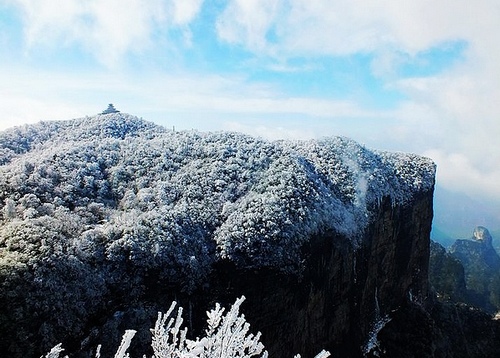 ZJJ Tianmenshan Appeared Early Winter Sights,Low Temperature Continuously on