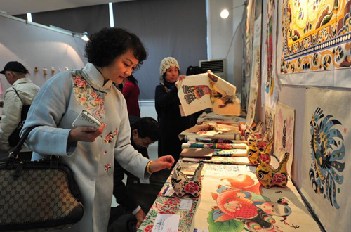 National Folk Arts and Crafts Exhibition Held in Hunan