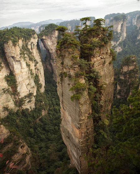 Zhangjiajie Tianzi Mountain became one of the 10 Amazing Places