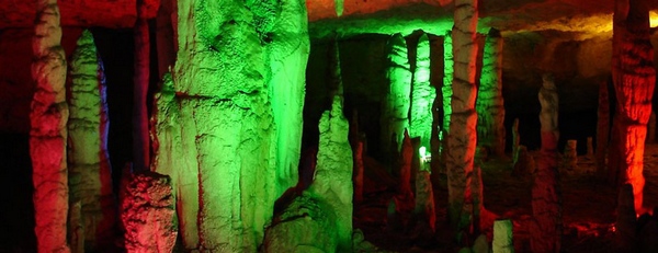 ZJJ Jiutian Cave scenic spot tourists exceeded 1.5 million passengers in 2014