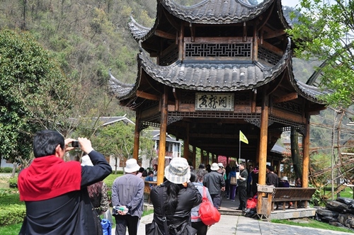 2014 Huanglong cave reception record opens a new stage during 30 years