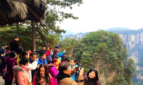 Zhangjiajie Scenic Spot welcomes the First Passenger Flow Peak in 2015