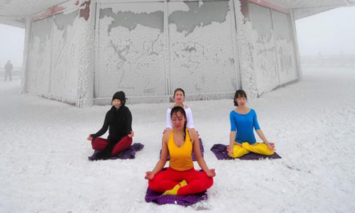 ZJJ Tianmenshan National Forest Park:The Chilling Yoga