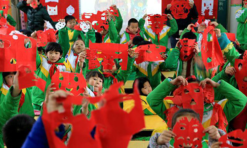 Xiangxi Pupils Experience Local Nuo Opera Culture