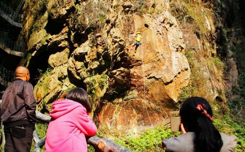 20 Outdoor Rock Dance Enthusiasts show in ZJJ Baofeng Lake