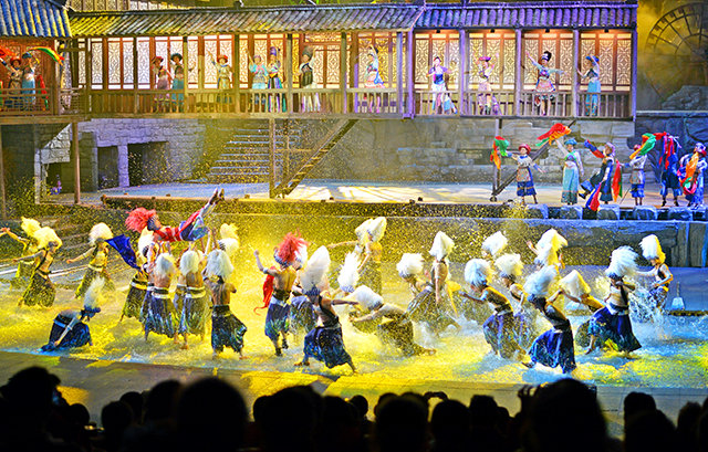 Real Life Scenery Show “Border Town” Staged in Fenghuang town