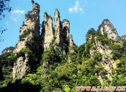 Zhangjiajie Wulingyuan scenic area appears a Blue April