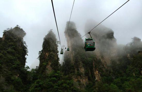 Zhangjiajie’s Beautiful Scenery Attracts Visitors