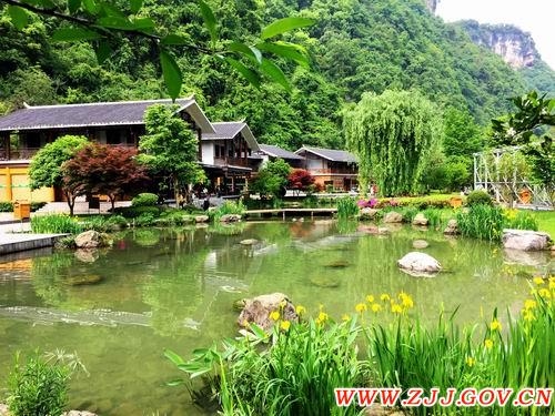 Zhangjiajie Huanglong Ecological Square shows a Wonderful spring View