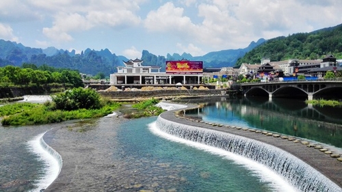 With the summer beginning,A Bule Zhangjiajie Intoxicated Scenery