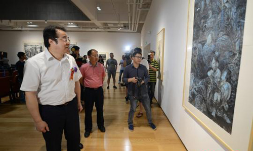 Chinese Paintings Exhibited to Present Mysterious Western Hunan