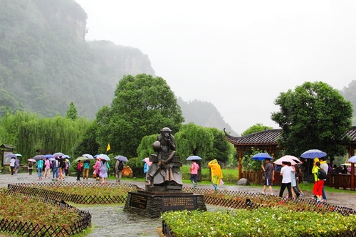 Zhangjiajie Huanglong Scenic Area has a Fine Order
