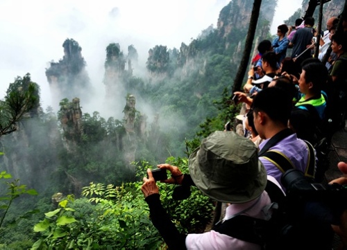 Zhangjiajie Wulingyuan shows Grandeur of Clouds Landscape after the Rain