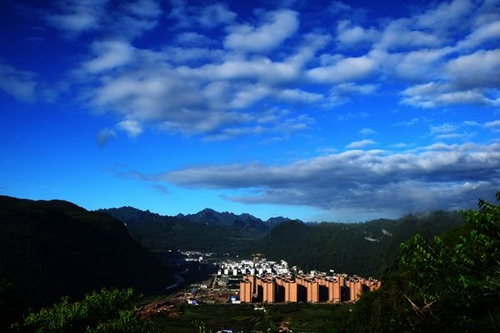 Zhangjiajie New Town-Wulingyuan Suoxiyu is under the Blue Sky