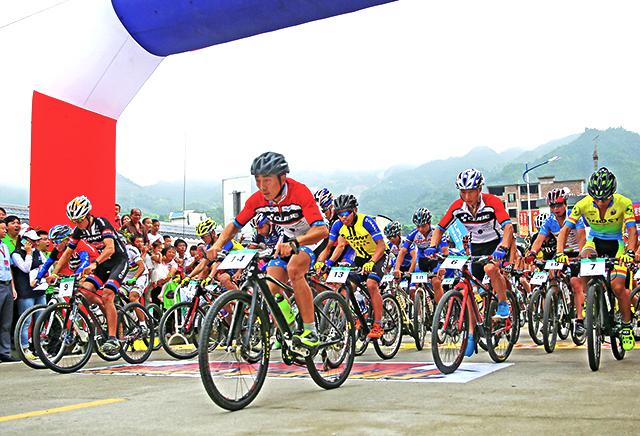 8th Tour de Hunan Cycling Race Launched in Guidong
