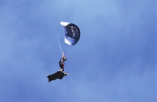 The Interview of ZJJ Tianmen mountain “Wingsuit Flying Carpet” challengers