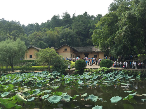 Guests of Hunan Tourism Festival Experience Red Culture in Shaoshan