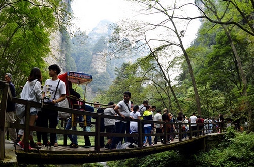 Zhangjiajie welcomes Tourism Boom During Golden Week