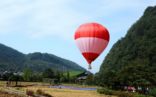 Zhangjiajie Huanglong Hole launches Balloon Air Tour Scenic Spot