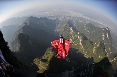 Wingsuit Flights to Kick off in China's Tianmenshan