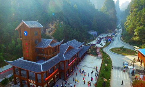Tourism Environment of Baofeng Lake Scenic Area Upgraded