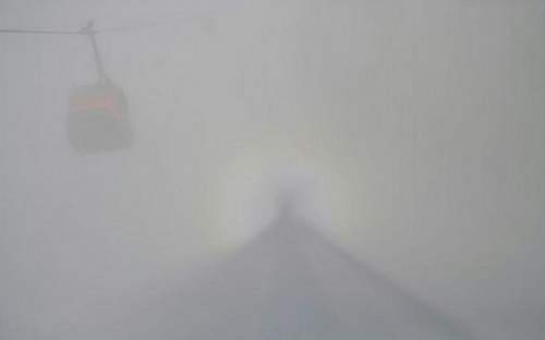 Zhangjiajie Tianmen mountain shows buddha light