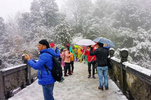 The World Natural Heritage Zhangjiajie Enchanting first snow in winter