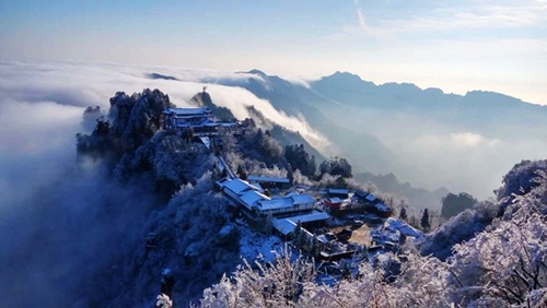 Zhangjiajie Tianzi mountain has a fairy tale world