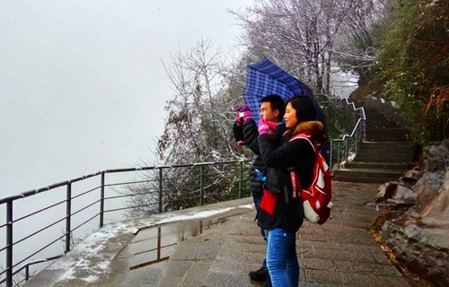 New Year’s first snow in ZJJ Wulingyuan Scenic Area