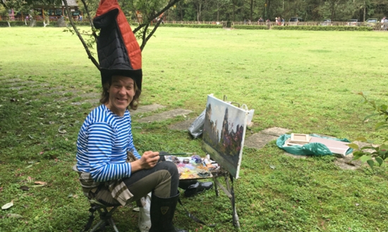Russian Painter Mark Smirnov falls in love with Zhangjiajie scenic