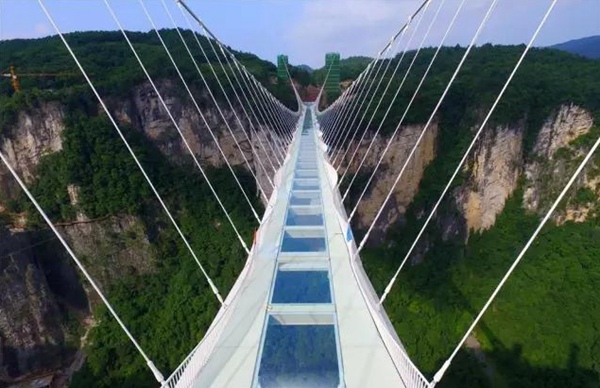 1 Day Join-in tour to Zhangjiajie glass bridge and Baofeng lake