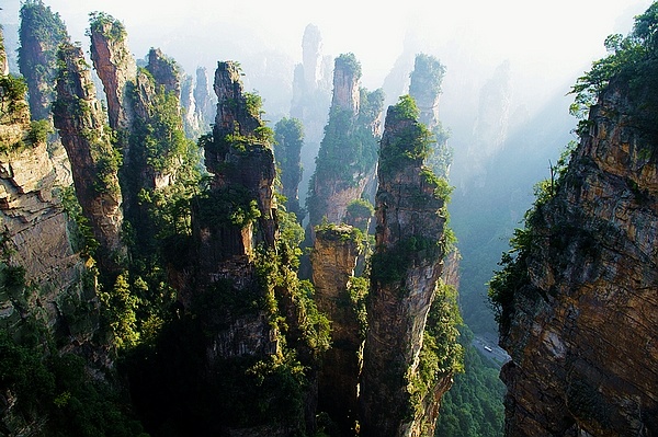 Zhangjiajie national forest park’s mountains belong to what landform?
