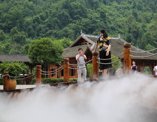Hunan Closes Scenic Spots Due to Heavy Rain
