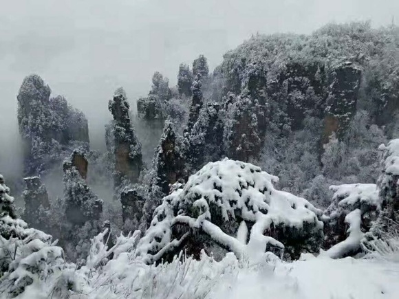 Hunan Closes Scenic Spots Due to Freezing Weather